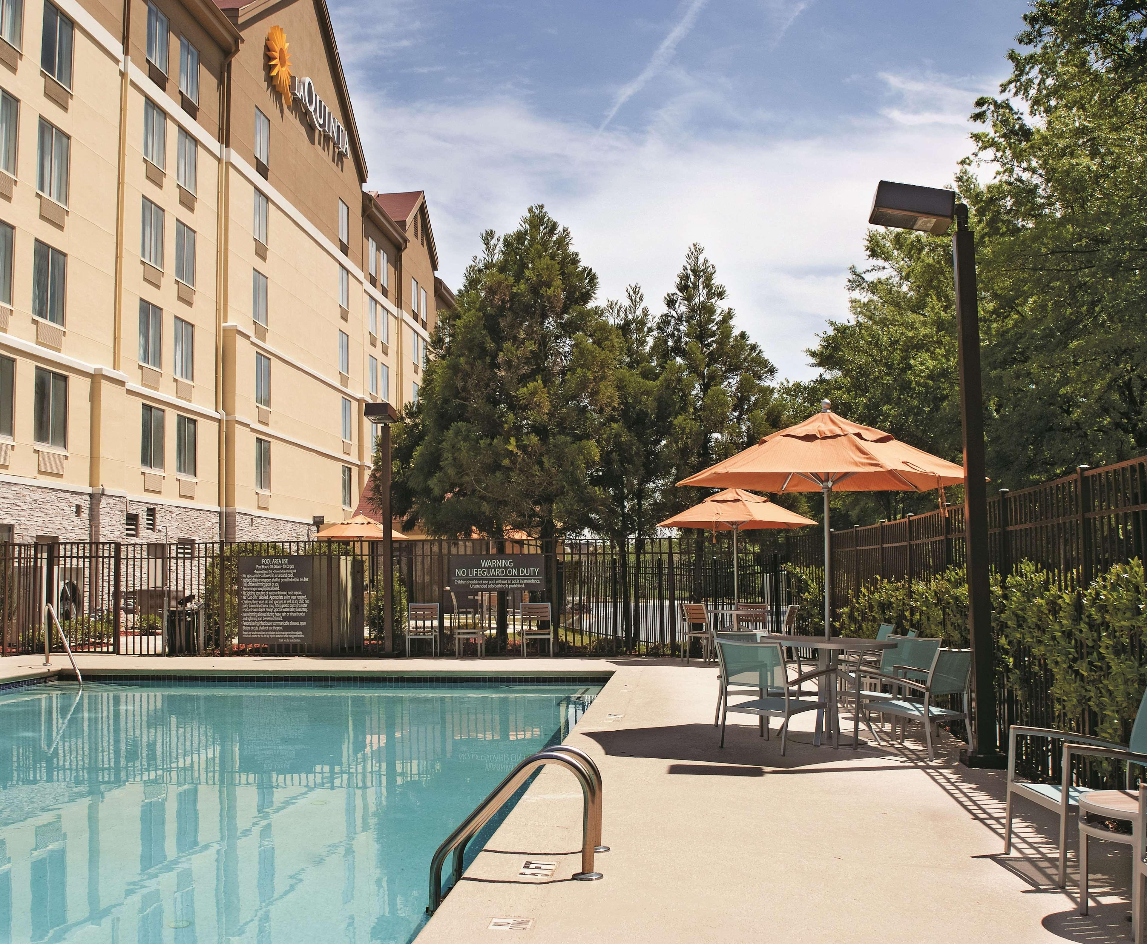 La Quinta By Wyndham Atlanta Airport North Hotel Exterior photo