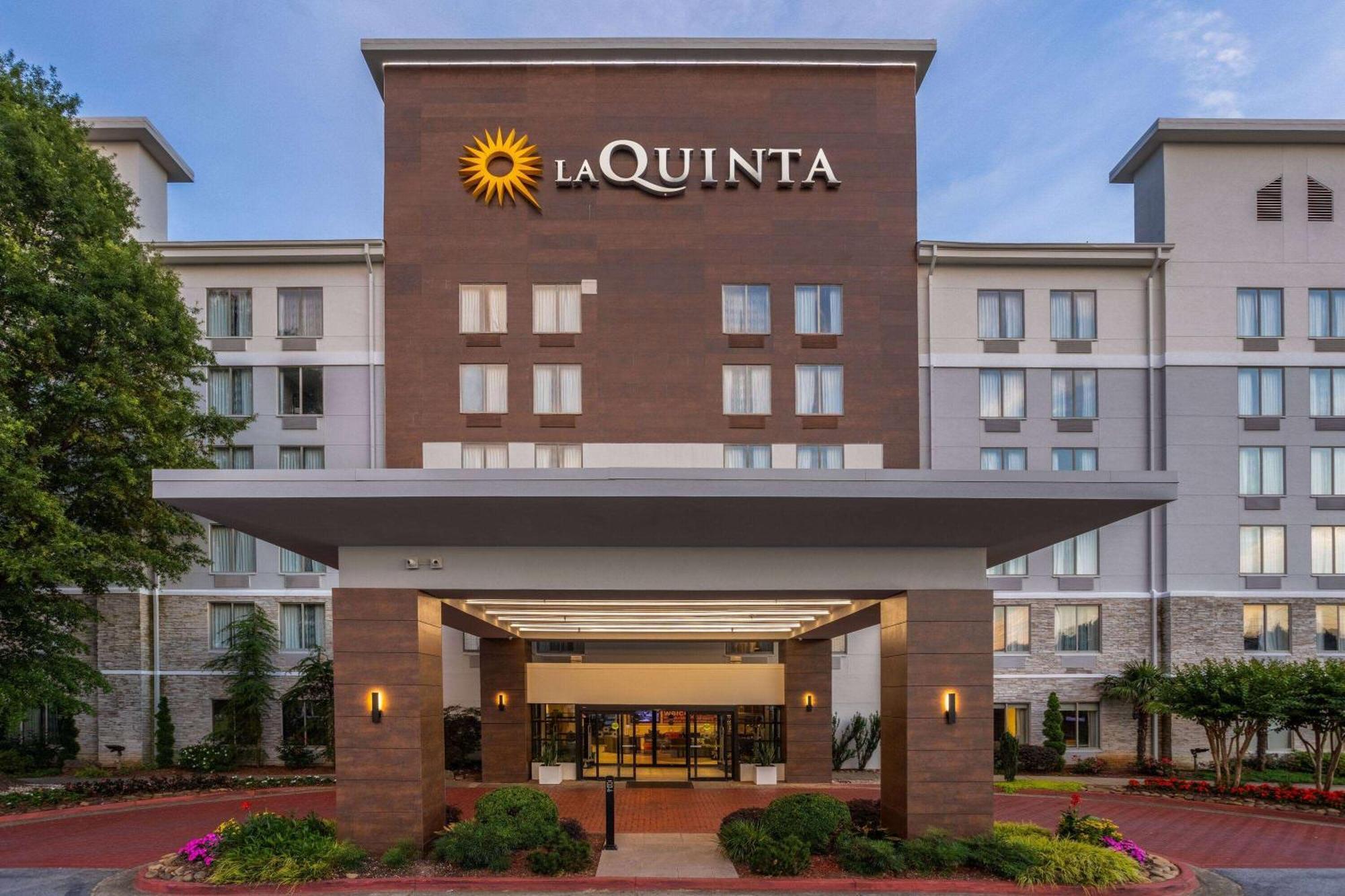 La Quinta By Wyndham Atlanta Airport North Hotel Exterior photo